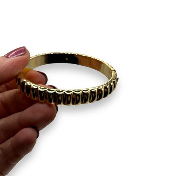 NEW Macy's ON 34TH Gold Textured Bangle Bracelet Minimalist Modern Hinge - Picture 7 of 9